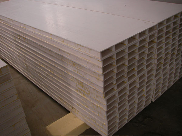 Machine made glass magnesium plate core material